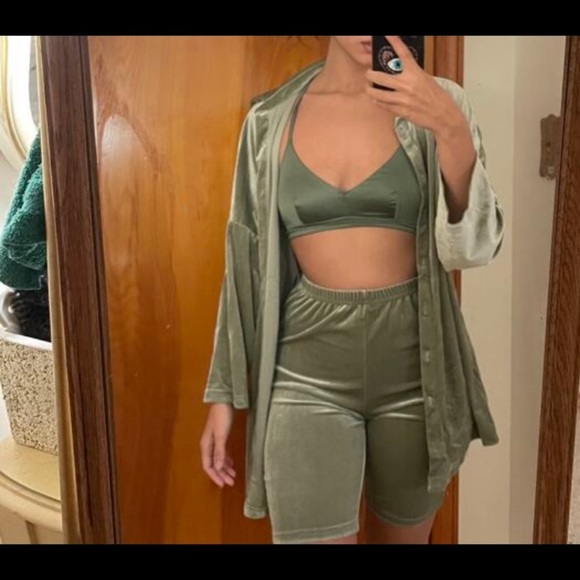 New Inventory 🔥Button Front Velvet Longline Blouse & Shorts Set Without Bra🔥 - Picture 6 of 7